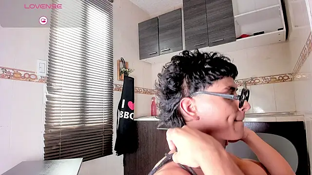 Snapshot of Jhonny-Blake chatting on July 3, 2026, 8:26 pm Jhonny-Blake online show from July 3, 2026, 8:26 pm
