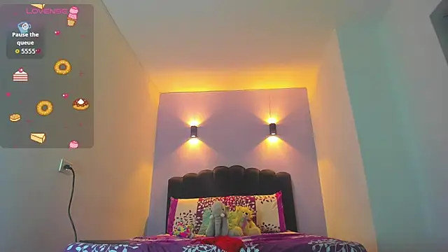 Sofia Clauss  online show from September 17, 2025, 4:14 am