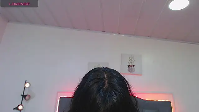 candy lux  online show from April 10, 2026, 1:51 pm