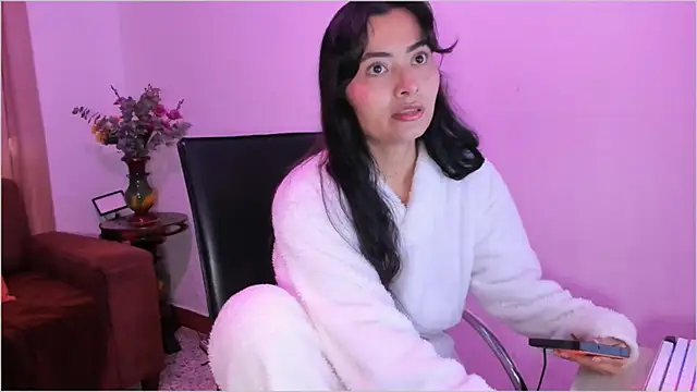 Snapshot of Lauren_A chatting on October 27, 2025, 7:37 pm Lauren A online show from October 27, 2025, 7:37 pm