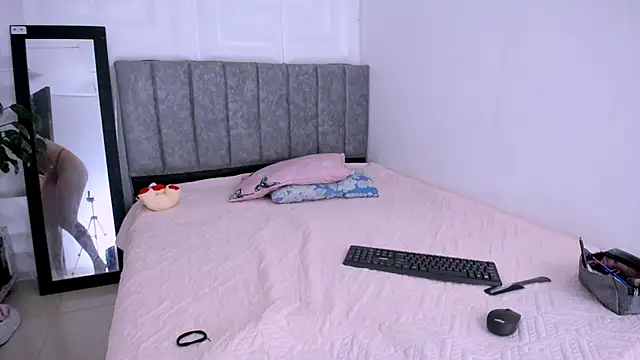 nataly red online show from November 16, 2025, 9:08 pm