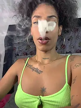 turabbitxx online show from February 17, 2025, 3:44 pm