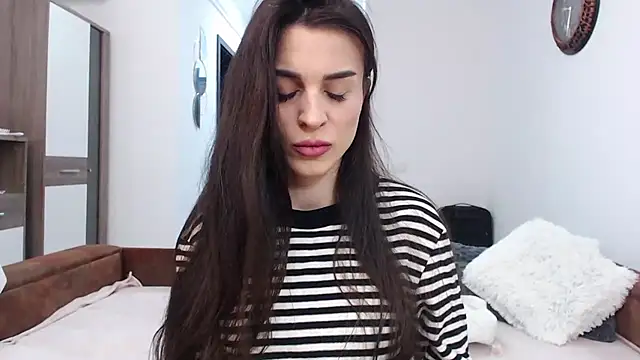 RebecaMur online show from March 7, 2025, 5:49 pm