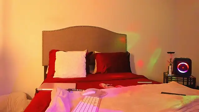 Snapshot of yiauana chatting on December 1, 2025, 3:29 am yiauana online show from December 1, 2025, 3:29 am