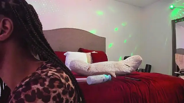 yiauana online show from January 10, 2026, 10:16 pm