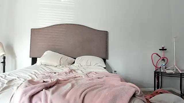 Snapshot of yiauana chatting on September 18, 2025, 2:20 pm yiauana online show from September 18, 2025, 2:20 pm