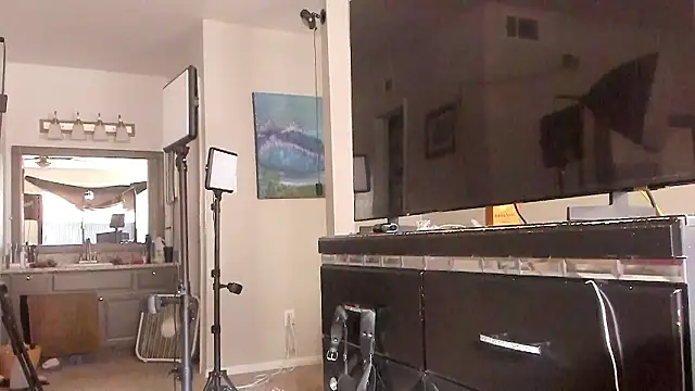 yiauana online show from March 25, 2026, 6:51 pm