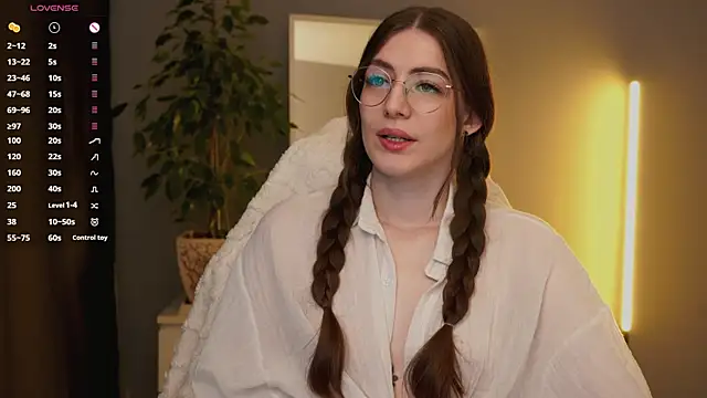 Ester Hill online show from September 20, 2025, 1:10 am