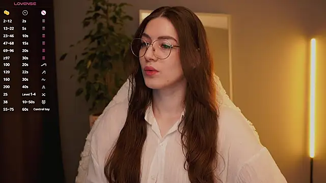 Ester Hill online show from November 28, 2025, 1:28 am