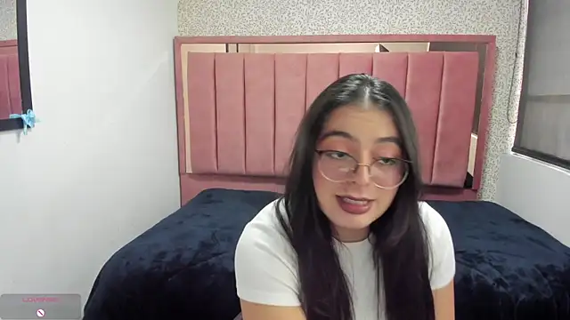 Snapshot of MiaWils_ chatting on May 30, 2026, 6:57 pm MiaWils online show from May 30, 2026, 6:57 pm