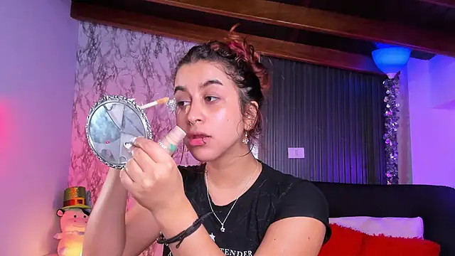 chloe blue online show from March 22, 2025, 11:21 am