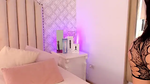 Charlotte  08 online show from February 8, 2025, 8:10 pm