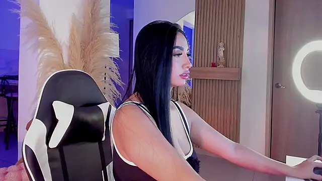 Charlotte  08 online show from April 8, 2026, 2:24 am