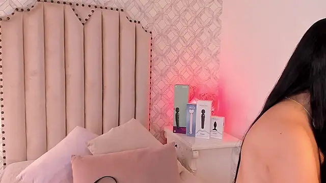 Charlotte  08 online show from February 5, 2025, 7:20 pm