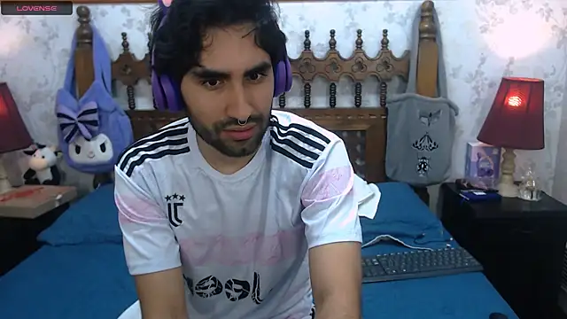 MilanZaire online show from March 3, 2025, 2:00 am