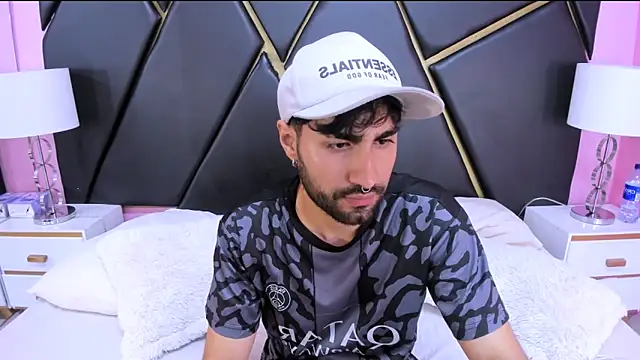 MilanZaire online show from November 4, 2025, 12:25 am