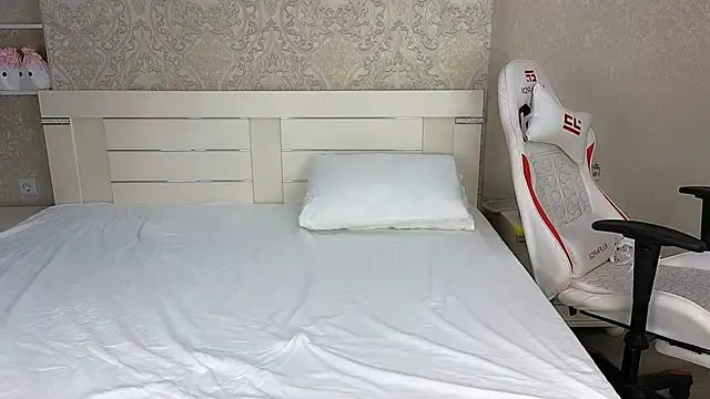 Diana Moon  online show from September 14, 2025, 4:07 pm