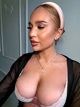 Snapshot of CardiSweetBaby chatting on September 19, 2025, 3:27 pm CardiSweetBaby online show from September 19, 2025, 3:27 pm