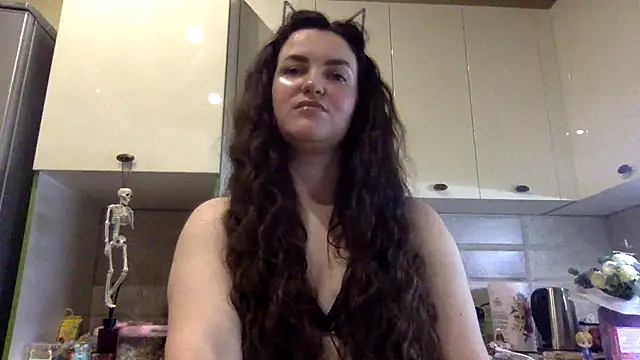 Karolina llove online show from October 11, 2025, 8:32 pm