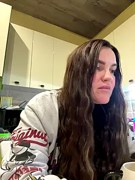 Karolina llove online show from October 19, 2025, 8:22 pm