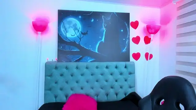 lina bedoya  online show from March 14, 2025, 12:29 pm