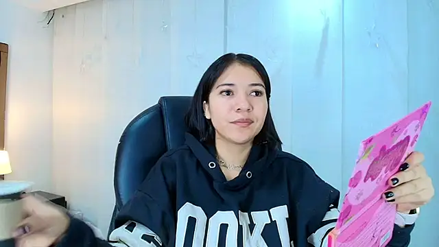 lina bedoya  online show from December 2, 2025, 11:34 am