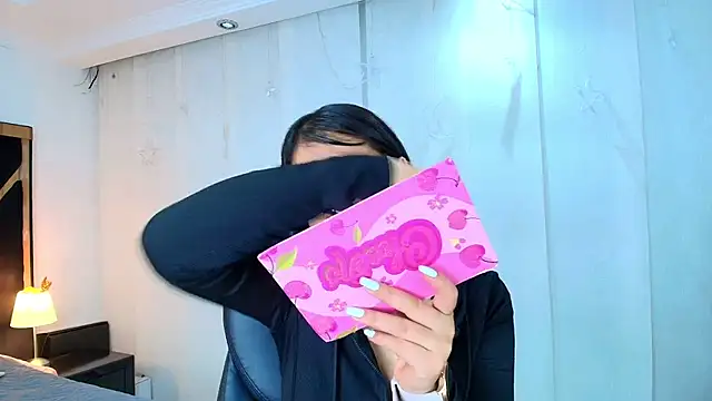 Snapshot of lina_bedoya_ chatting on February 11, 2026, 11:43 am lina bedoya online show from February 11, 2026, 11:43 am