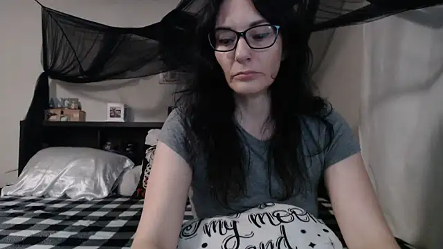 CrystalLakeXO online show from July 26, 2026, 12:23 pm