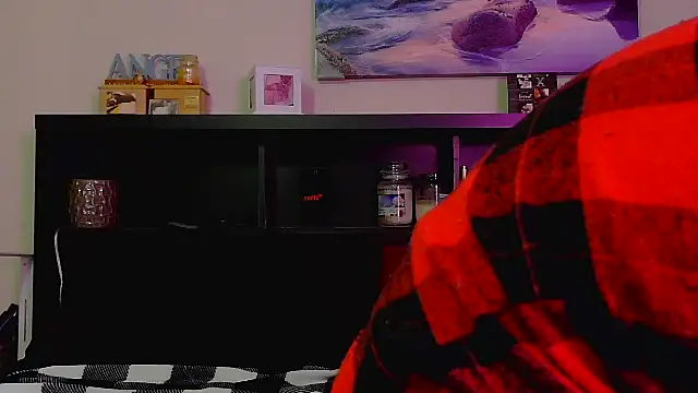 CrystalLakeXO online show from December 23, 2025, 6:12 am