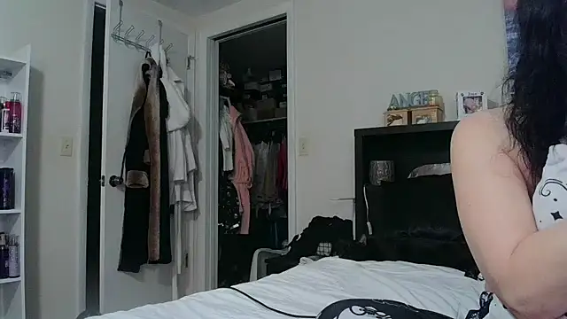 CrystalLakeXO online show from October 12, 2025, 6:26 am