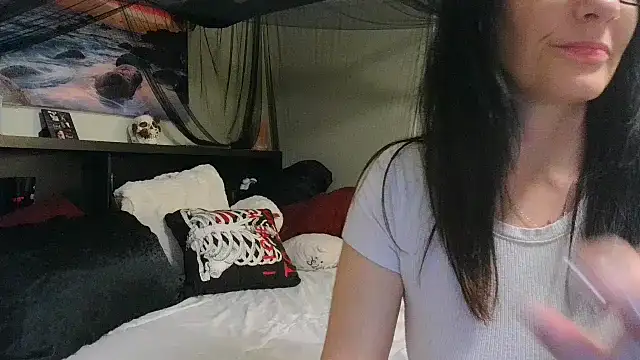 CrystalLakeXO online show from April 5, 2026, 6:20 am