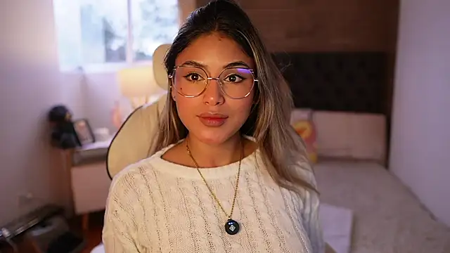 SaraParisi online show from March 15, 2025, 10:44 pm