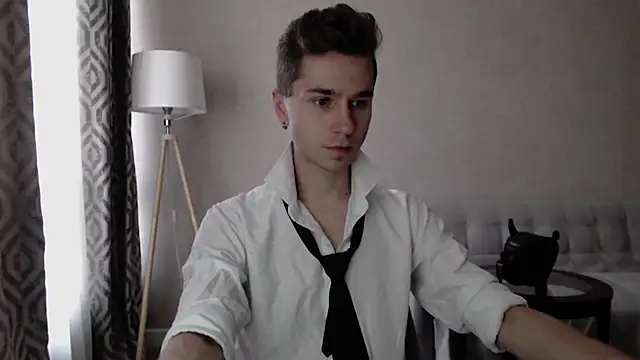 Joseph  Quinn online show from September 30, 2025, 5:02 am