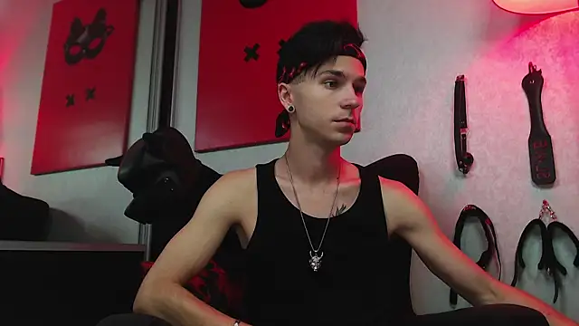 Joseph  Quinn online show from March 20, 2025, 12:00 pm