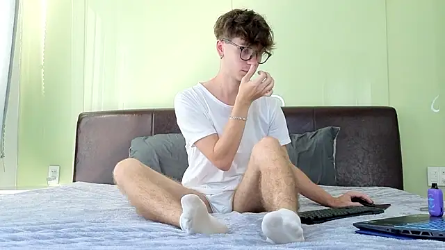 Joseph  Quinn online show from February 23, 2026, 2:02 am