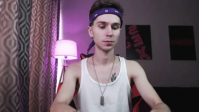 Joseph  Quinn online show from October 25, 2025, 6:23 am