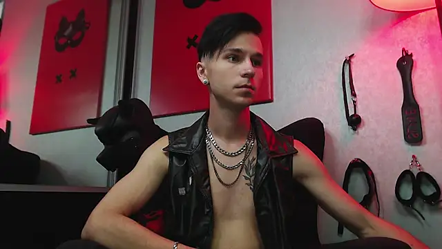 Joseph  Quinn online show from March 6, 2025, 11:58 am