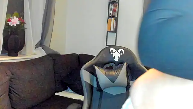 SweetAriana26 online show from December 17, 2025, 1:38 pm