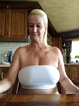 Snapshot of Lotus-blume1 chatting on September 19, 2025, 8:29 am Lotus-blume1 online show from September 19, 2025, 8:29 am