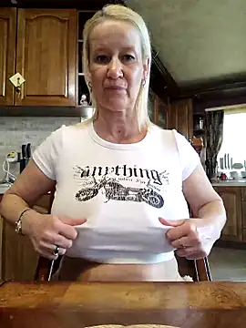 Snapshot of Lotus-blume1 chatting on October 7, 2025, 8:26 am Lotus-blume1 online show from October 7, 2025, 8:26 am