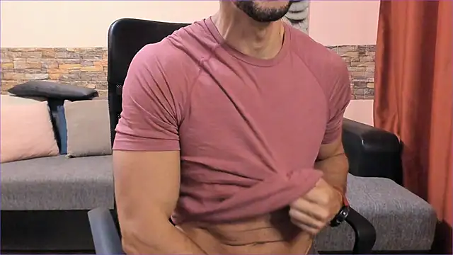 HotHunkTrainer online show from September 23, 2025, 6:42 am