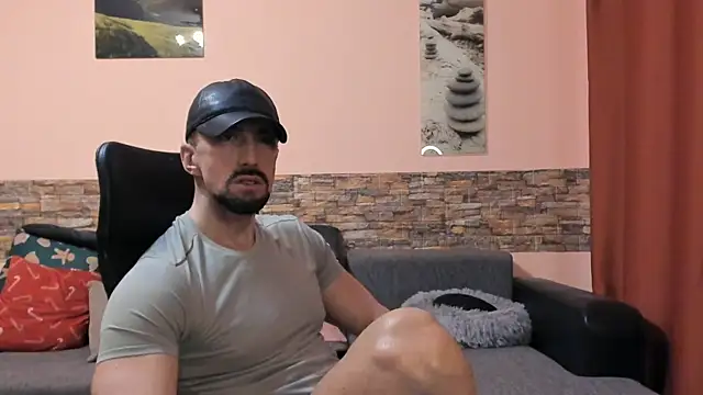 Snapshot of HotHunkTrainer chatting on February 22, 2026, 9:22 am HotHunkTrainer online show from February 22, 2026, 9:22 am