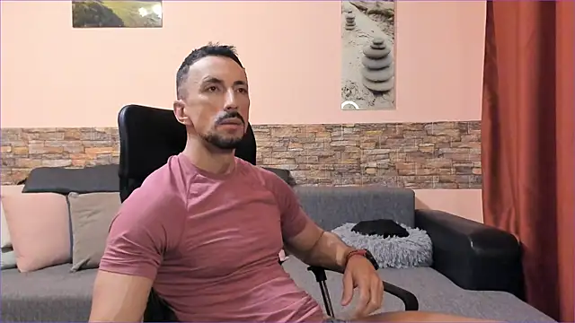 HotHunkTrainer online show from September 24, 2025, 6:42 am