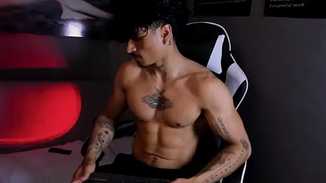 Thomas Fit1 online show from April 20, 2026, 7:37 pm