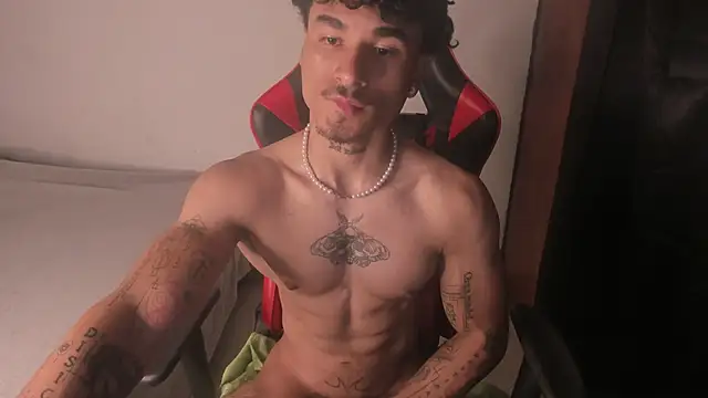 Snapshot of Thomas_Fit1 chatting on May 15, 2026, 4:32 am Thomas Fit1 online show from May 15, 2026, 4:32 am