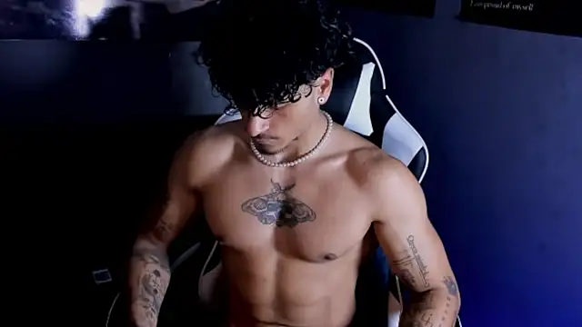 Snapshot of Thomas_Fit1 chatting on June 8, 2026, 12:16 am Thomas Fit1 online show from June 8, 2026, 12:16 am