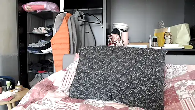 Scarlettford online show from October 1, 2025, 9:47 am