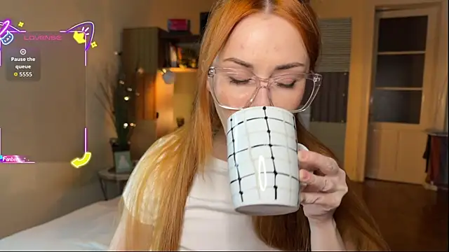 Snapshot of Sargonium999 chatting on October 9, 2025, 7:36 pm Sargonium999 online show from October 9, 2025, 7:36 pm