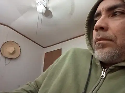 Xoc8  online show from January 15, 2026, 10:13 pm