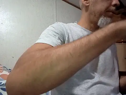 Xoc8  online show from September 26, 2025, 2:35 pm